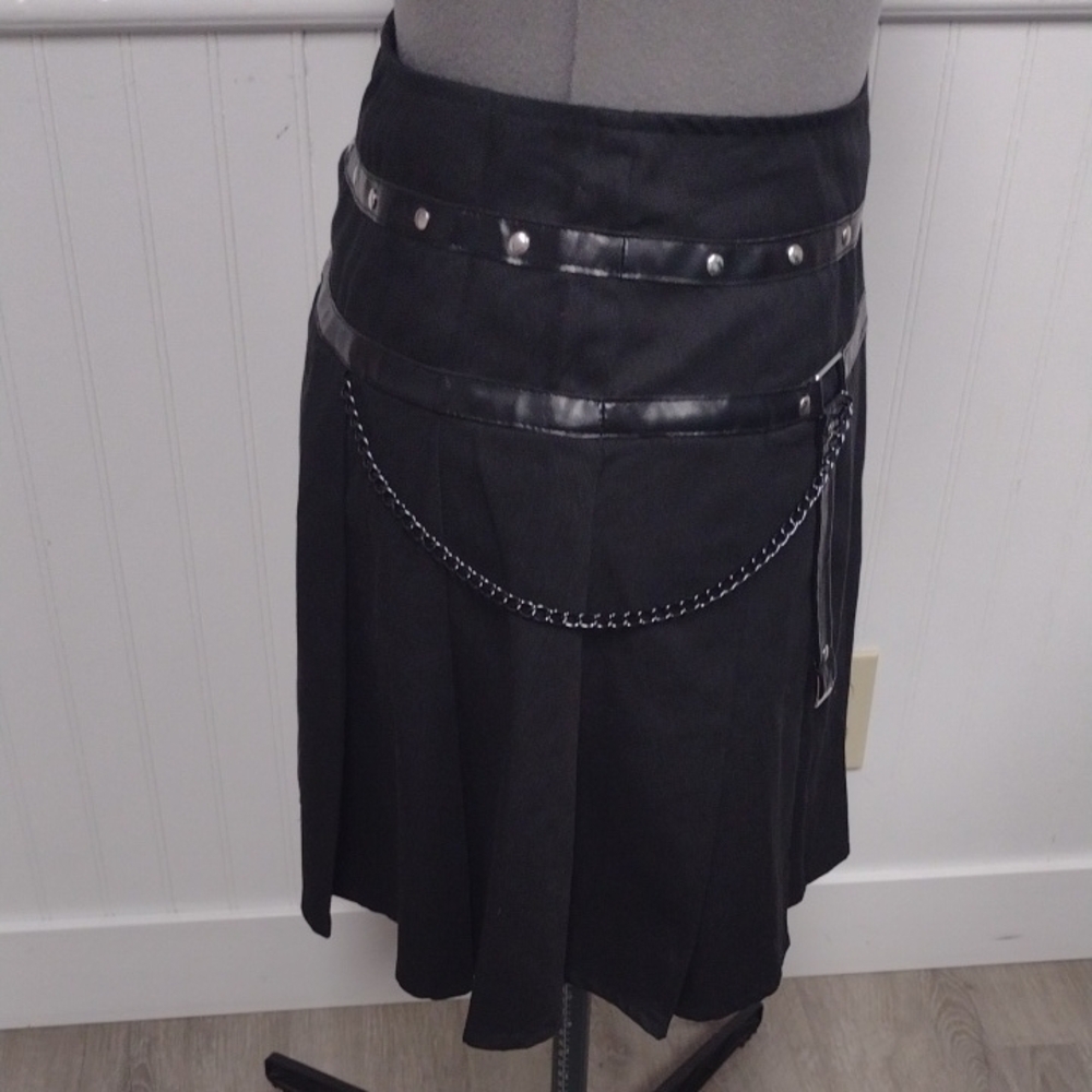Chic Black Mini Skirt with Chain Accents Goth - Picture 3 of 14
